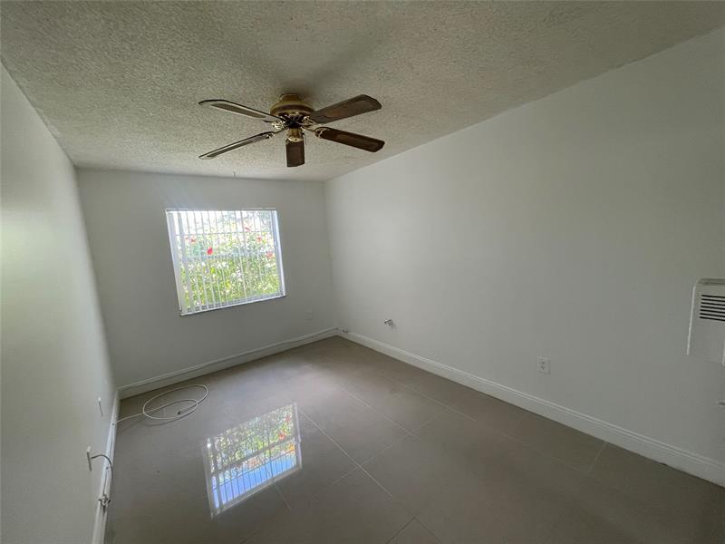 Image 11 of 14 For 5190 Sabal Palm Blvd  104