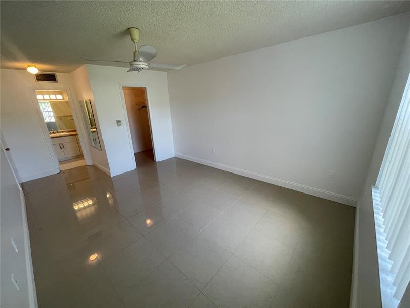Image 7 of 14 For 5190 Sabal Palm Blvd  104