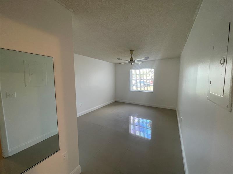 Image 8 of 14 For 5190 Sabal Palm Blvd  104