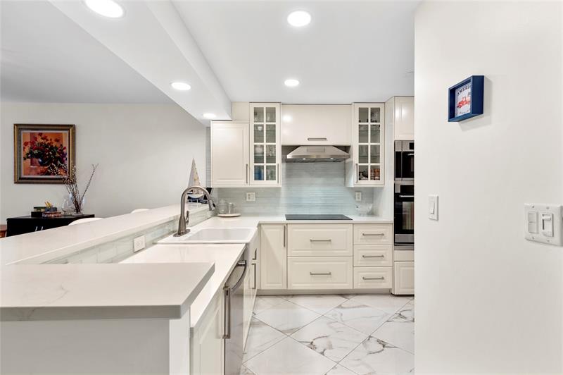 Image 13 of 53 For 4100 Galt Ocean Dr  606