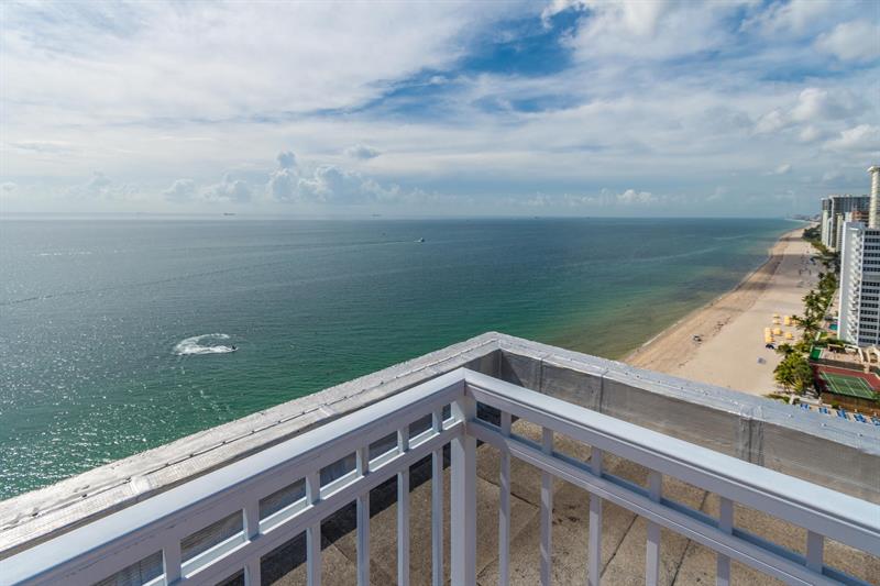 Image 18 of 53 For 4100 Galt Ocean Dr  606