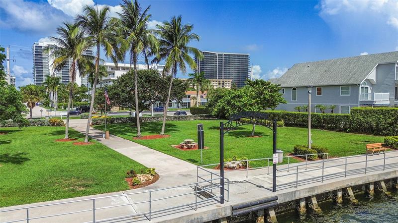 Image 16 of 61 For 1110 Riverside Dr  27