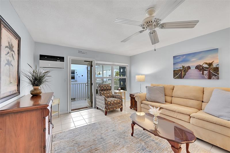 Image 31 of 61 For 1110 Riverside Dr  27