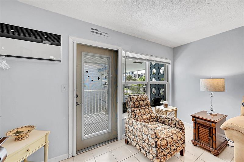 Image 32 of 61 For 1110 Riverside Dr  27