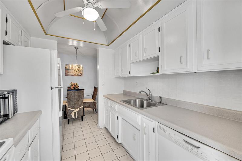 Image 39 of 61 For 1110 Riverside Dr  27