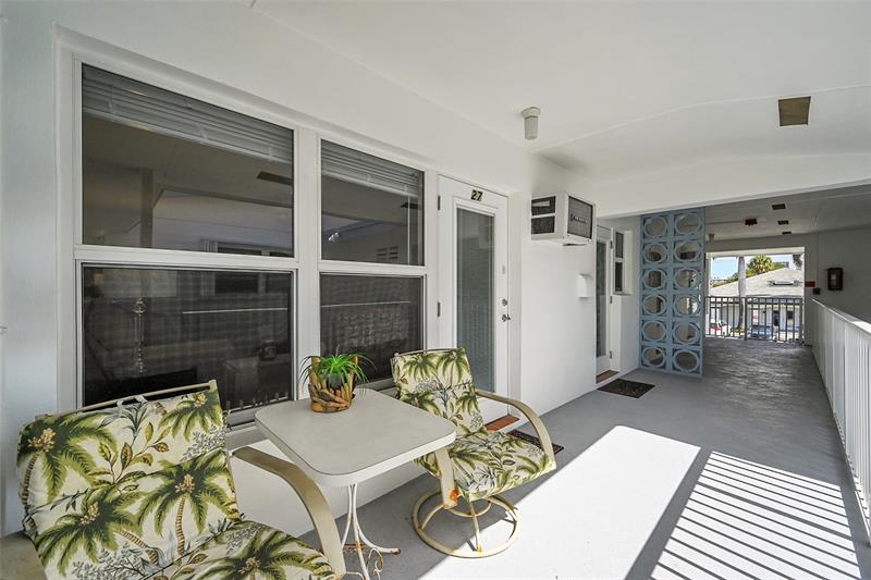 Image 4 of 61 For 1110 Riverside Dr  27