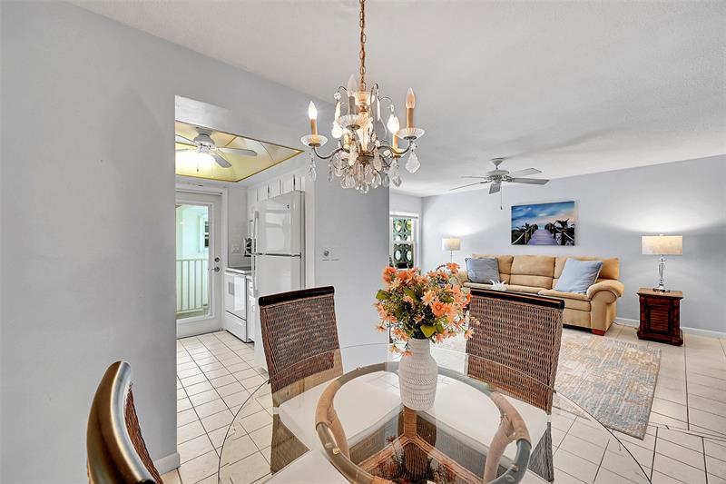 Image 40 of 61 For 1110 Riverside Dr  27