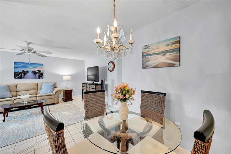 Image 41 of 61 For 1110 Riverside Dr  27