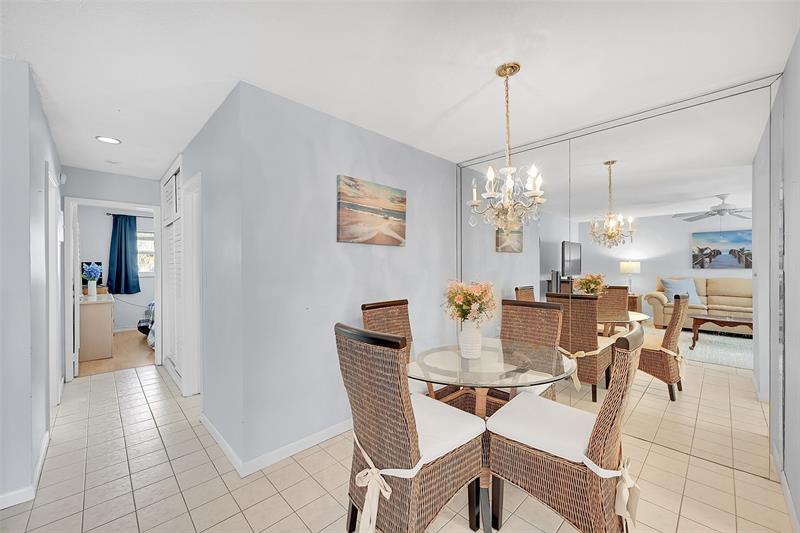 Image 42 of 61 For 1110 Riverside Dr  27