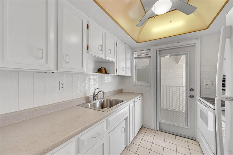 Image 6 of 61 For 1110 Riverside Dr  27