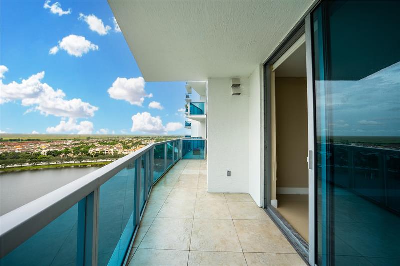 Image 10 of 31 For 2641 Flamingo Rd  1904n