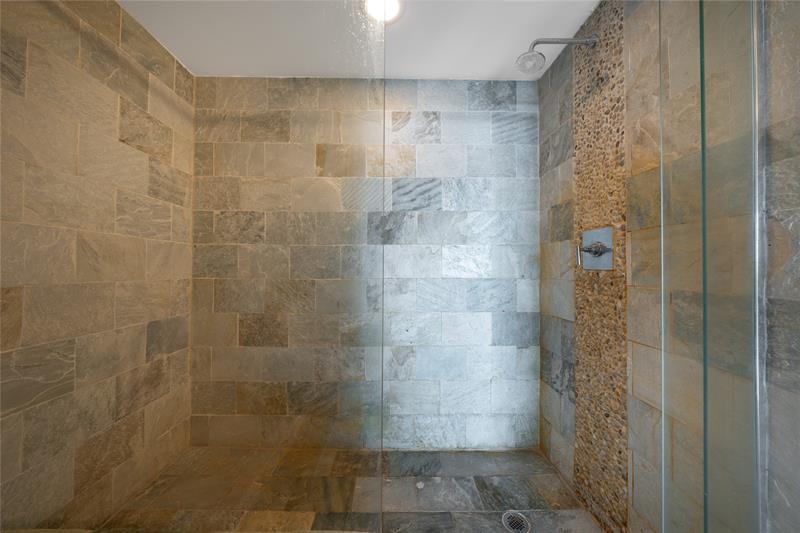 Image 18 of 31 For 2641 Flamingo Rd  1904n