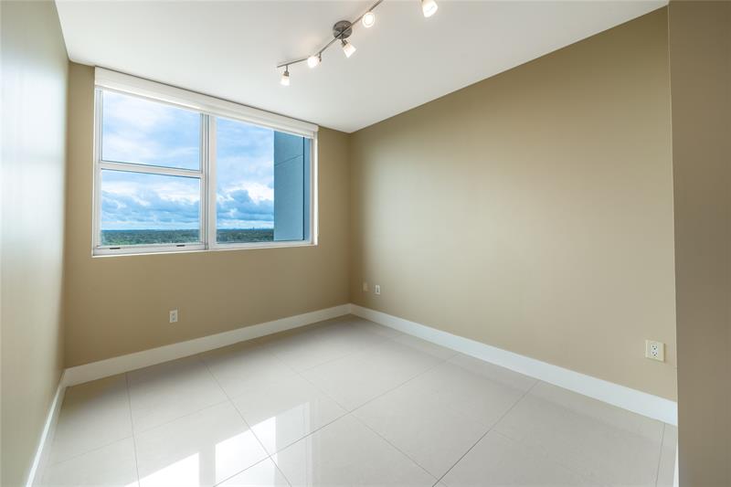 Image 21 of 31 For 2641 Flamingo Rd  1904n