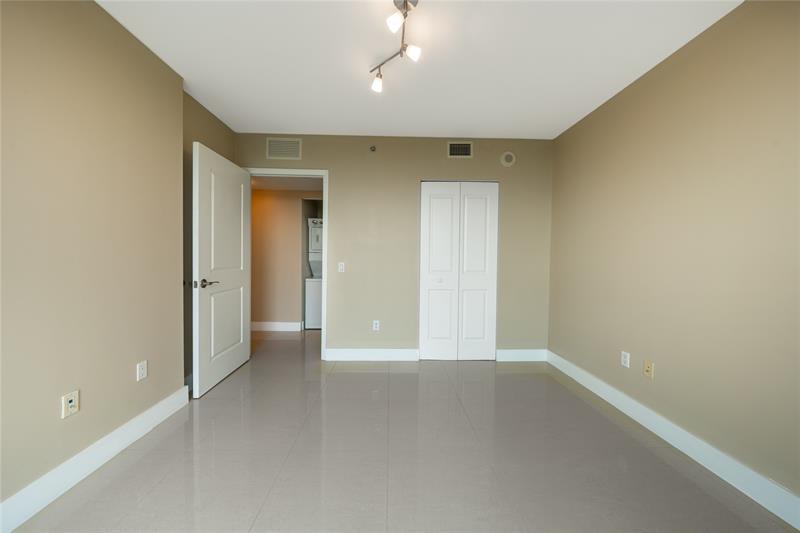 Image 23 of 31 For 2641 Flamingo Rd  1904n