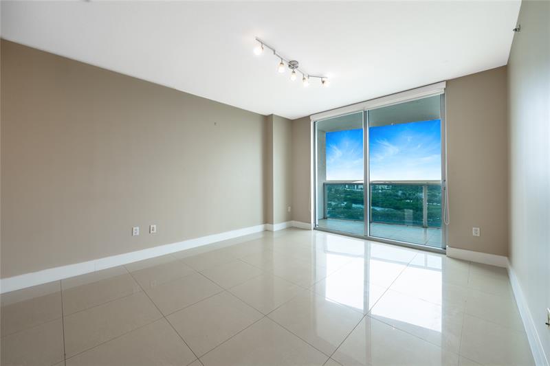 Image 24 of 31 For 2641 Flamingo Rd  1904n