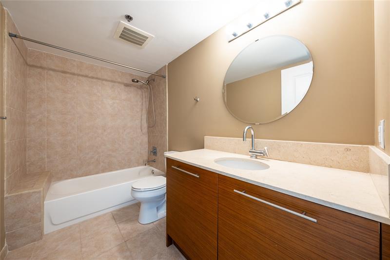 Image 25 of 31 For 2641 Flamingo Rd  1904n