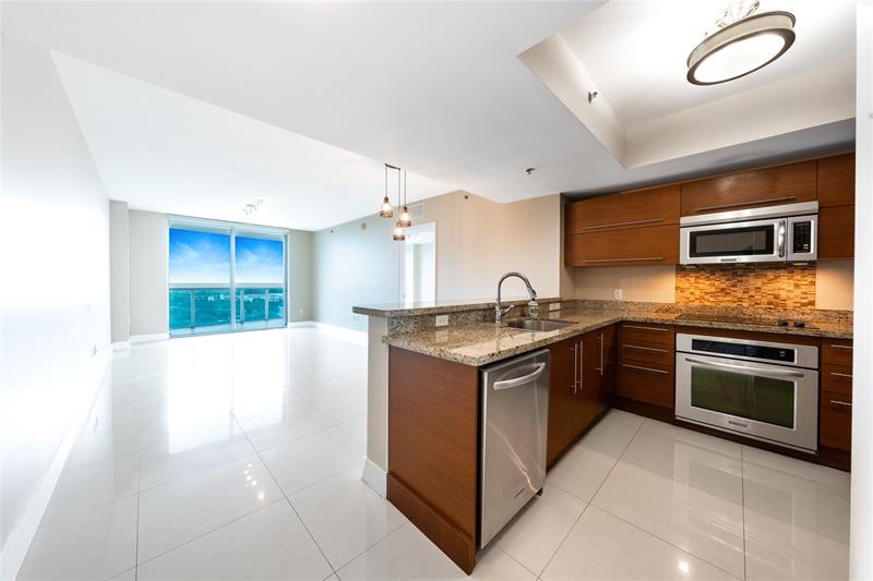 Image 4 of 31 For 2641 Flamingo Rd  1904n