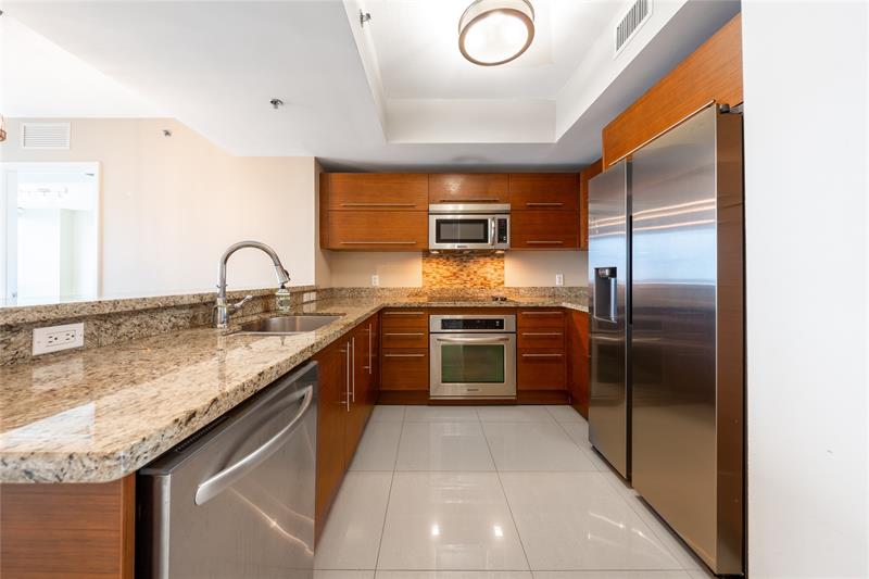 Image 5 of 31 For 2641 Flamingo Rd  1904n