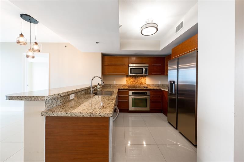 Image 6 of 31 For 2641 Flamingo Rd  1904n