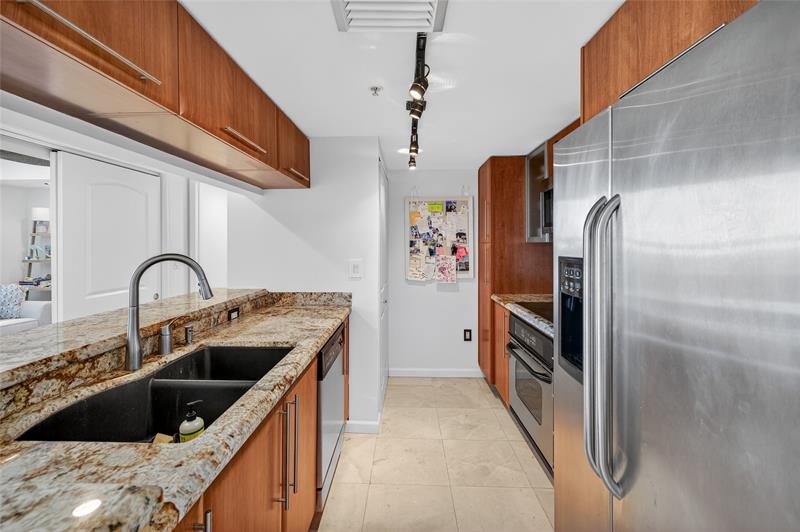 Image 19 of 52 For 600 Las Olas Blvd  1601s