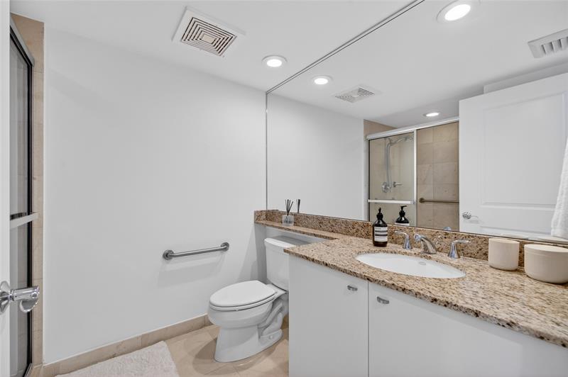 Image 32 of 52 For 600 Las Olas Blvd  1601s