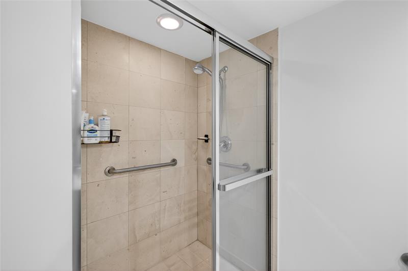 Image 33 of 52 For 600 Las Olas Blvd  1601s