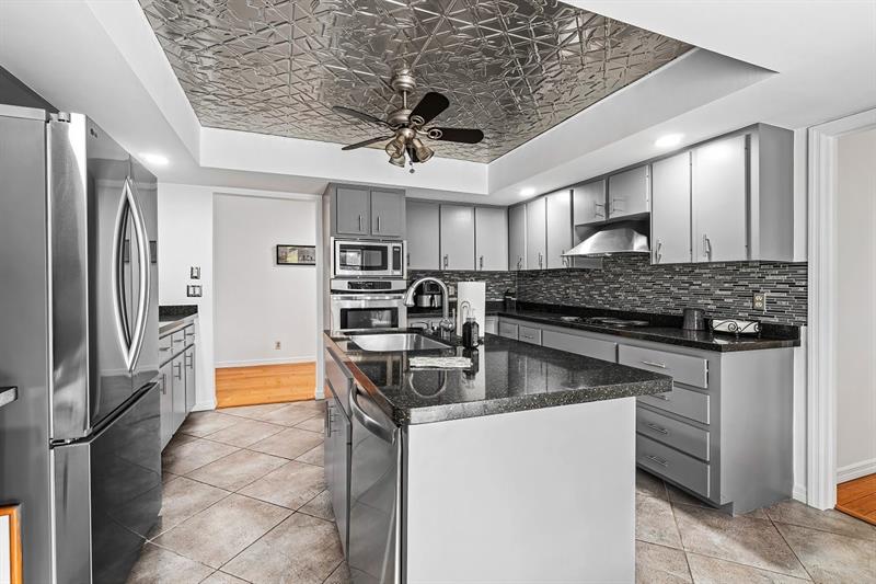 Image 12 of 39 For 10158 Acorn Way