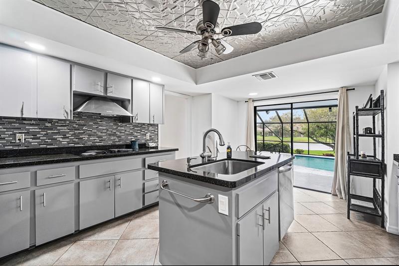 Image 13 of 39 For 10158 Acorn Way