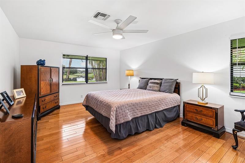 Image 14 of 39 For 10158 Acorn Way