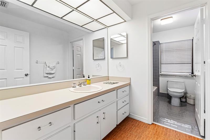 Image 15 of 39 For 10158 Acorn Way