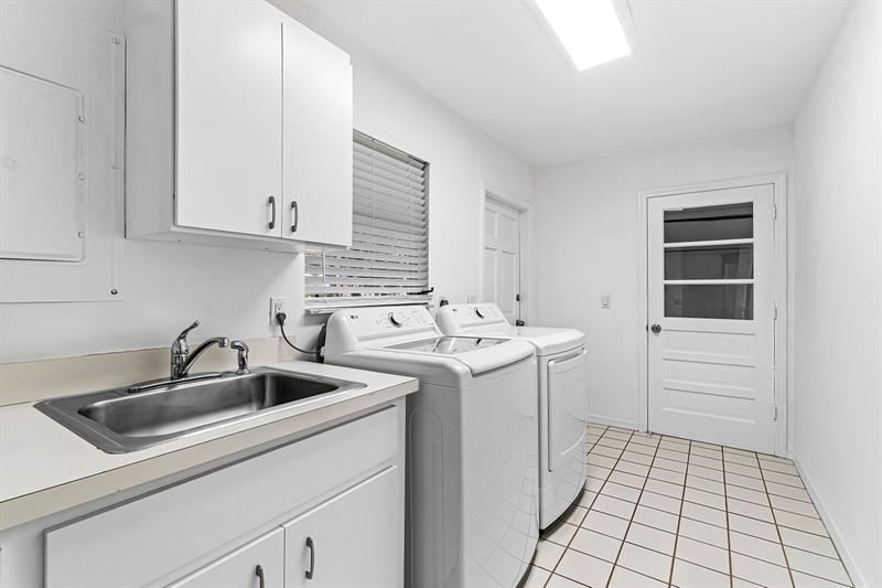 Image 17 of 39 For 10158 Acorn Way