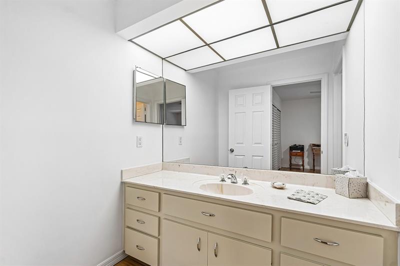 Image 19 of 39 For 10158 Acorn Way