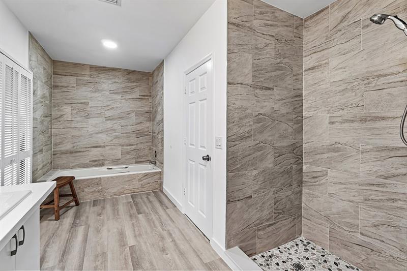Image 22 of 39 For 10158 Acorn Way
