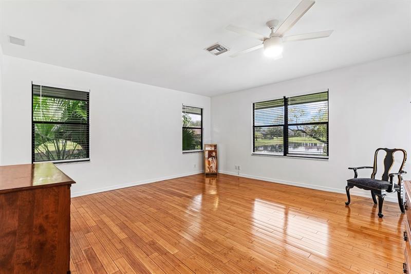 Image 23 of 39 For 10158 Acorn Way