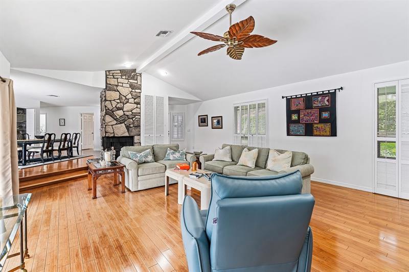 Image 4 of 39 For 10158 Acorn Way