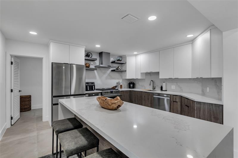 Image 27 of 77 For 160 3rd Ct  