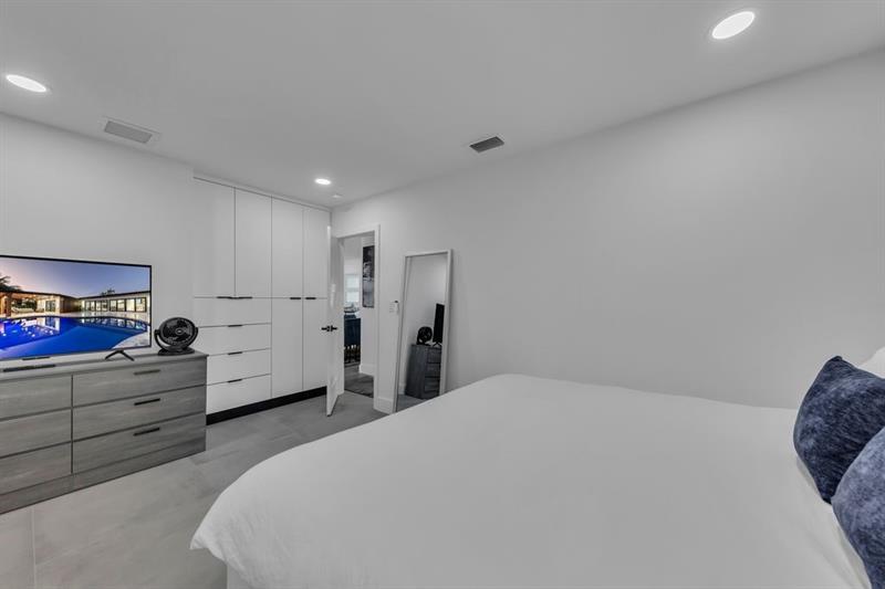 Image 40 of 77 For 160 3rd Ct  
