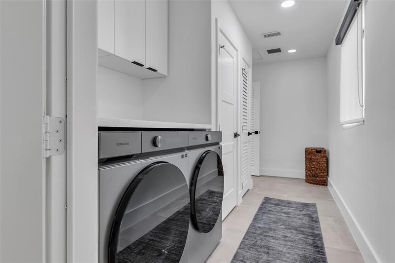 Image 45 of 77 For 160 3rd Ct  