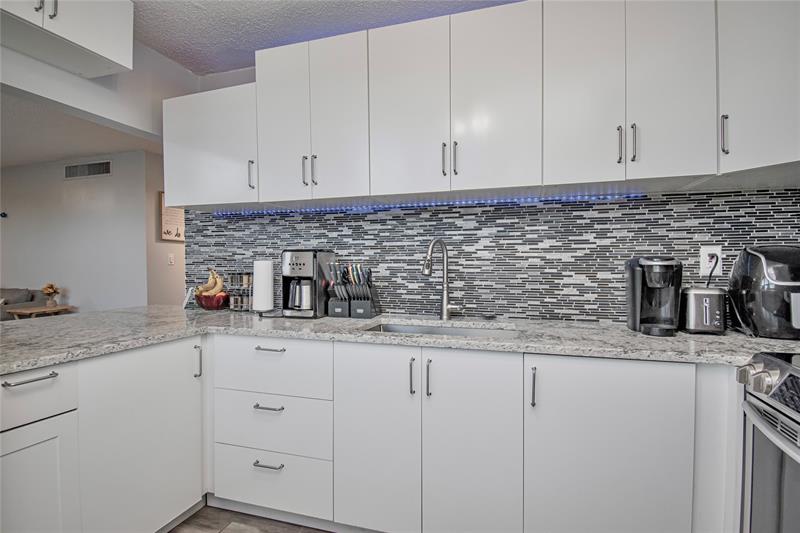 Image 12 of 21 For 9410 Tangerine Pl  207