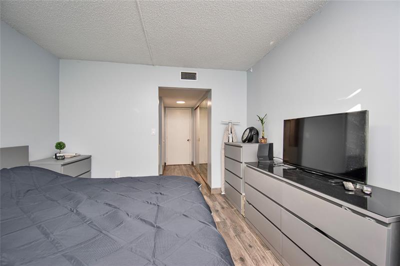 Image 15 of 21 For 9410 Tangerine Pl  207