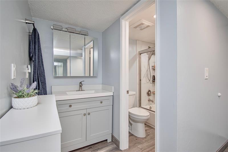 Image 16 of 21 For 9410 Tangerine Pl  207