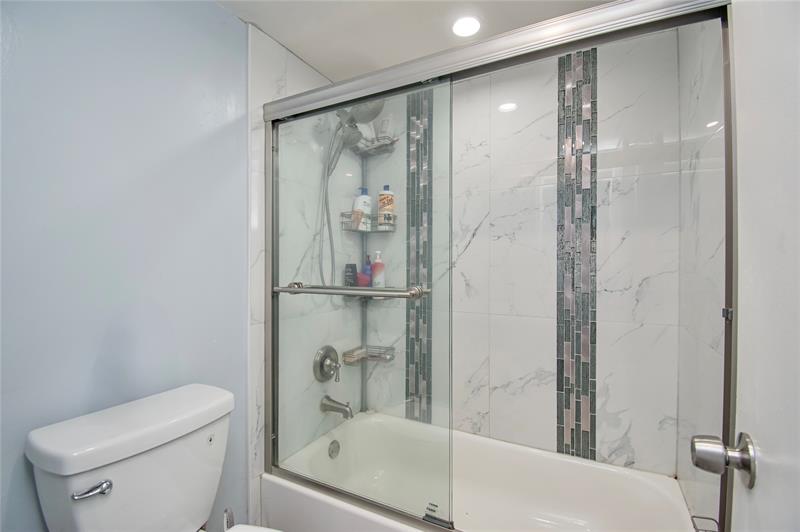 Image 17 of 21 For 9410 Tangerine Pl  207