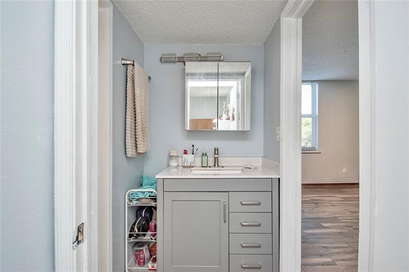 Image 19 of 21 For 9410 Tangerine Pl  207