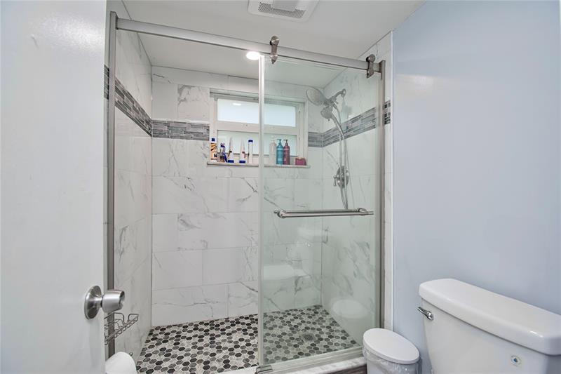 Image 20 of 21 For 9410 Tangerine Pl  207