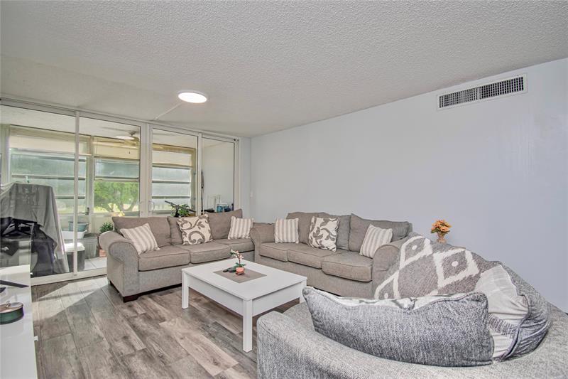 Image 6 of 21 For 9410 Tangerine Pl  207