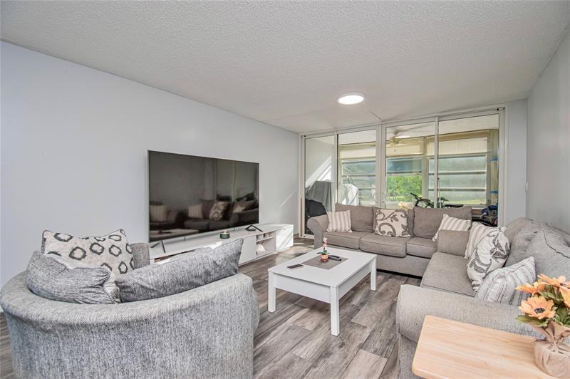 Image 7 of 21 For 9410 Tangerine Pl  207