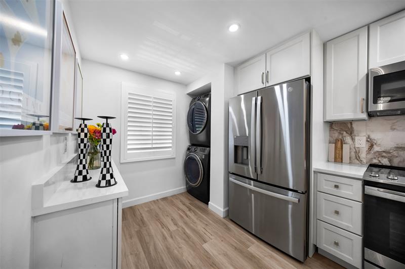 Image 10 of 28 For 3499 Oaks Way  407