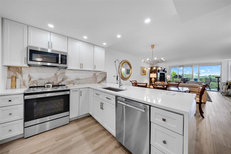 Image 11 of 28 For 3499 Oaks Way  407