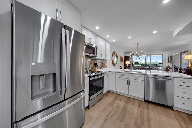 Image 12 of 28 For 3499 Oaks Way  407