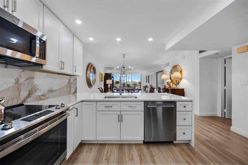 Image 13 of 28 For 3499 Oaks Way  407